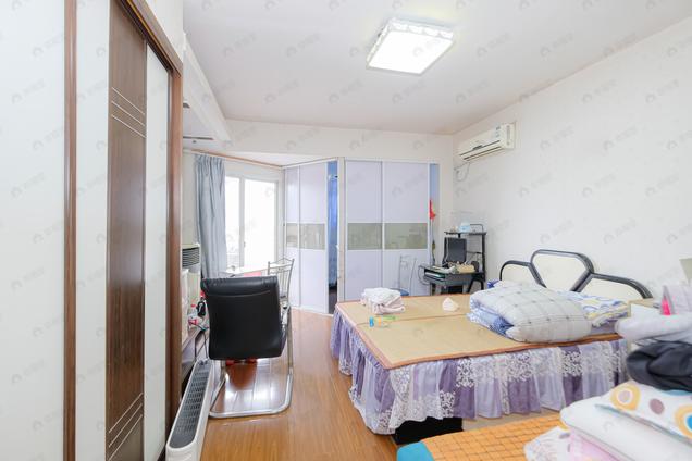 福州新到，通湖公寓，西峰，十八，东街口地段好，生活方便，朝南户型2室1厅 | 47㎡ | 南 | 通湖公寓中楼层/共18层