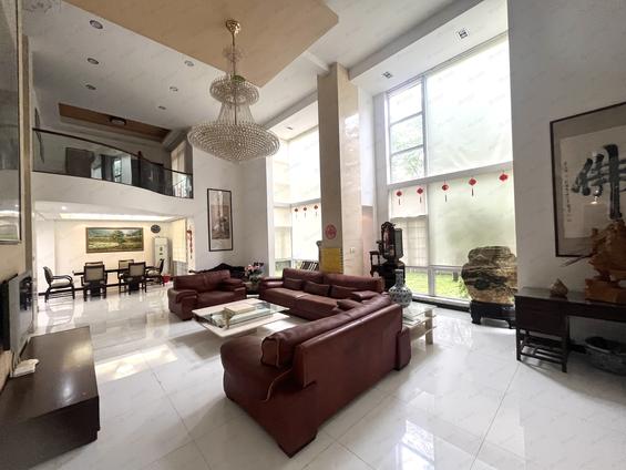 北京西南8室3厅山姆小镇8室3厅 | 340.38㎡ | 西 南 | 山姆小镇低楼层/共1层