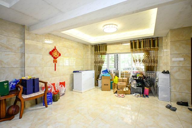 北京东南5室3厅居住主题公园1期桂湖南郡5室3厅 | 228㎡ | 东 南 | 居住主题公园1期桂湖南郡低楼层/共1层