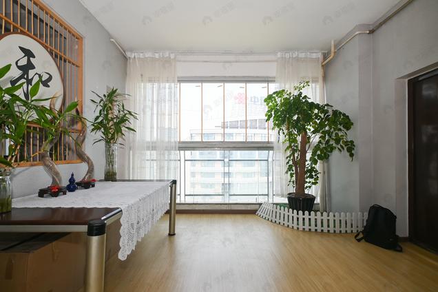 福州南北4室2厅福建联通花园4室2厅 | 212㎡ | 南 北 | 福建联通花园高楼层/共27层