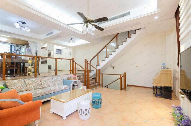 北京南西北6室3厅阳光理想城丹宁顿小镇6室3厅 | 332.89㎡ | 南 西北 | 阳光理想城丹宁顿小镇低楼层/共2层