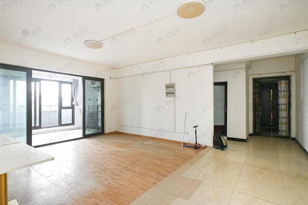 福州融侨外滩位置安静，装大四房，看社区花园朝南沿水系，好住4室2厅 | 205.12㎡ | 南 北 | 融侨外滩C区低楼层/共31层