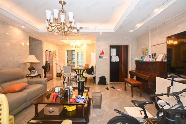 北京东南4室2厅保利西江林语4室2厅 | 151.67㎡ | 东 南 | 保利西江林语中楼层/共11层