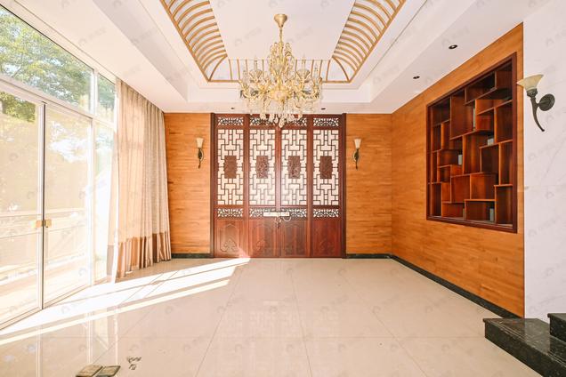 北京鼓楼区花园式社区！带草地，南北通透5室2厅 | 307.25㎡ | 东 南北 | 运盛美之国1期低楼层/共1层