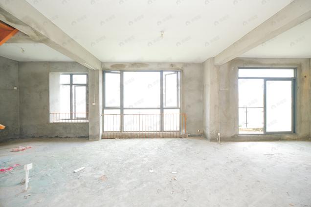 福州毗邻万达、电梯洋房复式楼、带3个露台，出门公交总站、菜市场5室2厅 | 127.03㎡ | 南 北 | 泰禾红峪B1高楼层/共6层