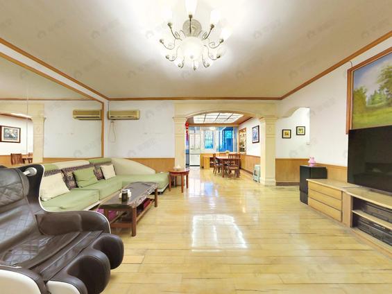 北京鼓实小近距离电梯三房朝向好,户型好,采光楼层好4室2厅 | 137.31㎡ | 东 南 | 福州市公安局环保路单位宿舍高楼层/共7层