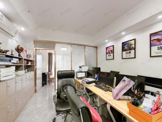 北京南1室1厅富力中心C区1室1厅 | 57.27㎡ | 南 | 富力中心C区高楼层/共21层